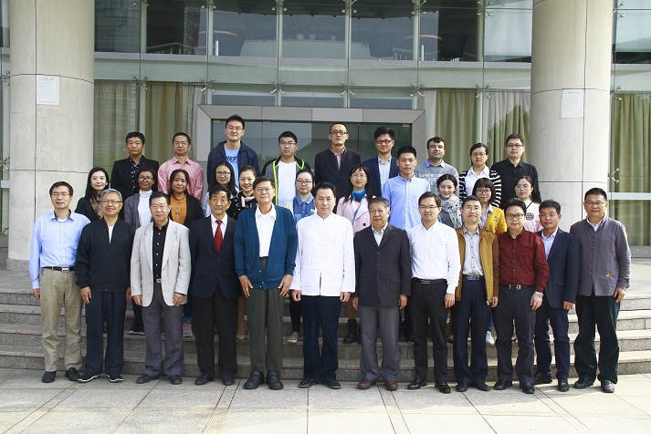 图片6 与会代表合影